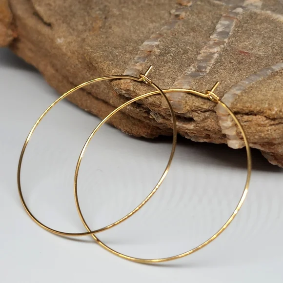 Madewell Large Gold Hoop Earrings - Picture 3 of 9